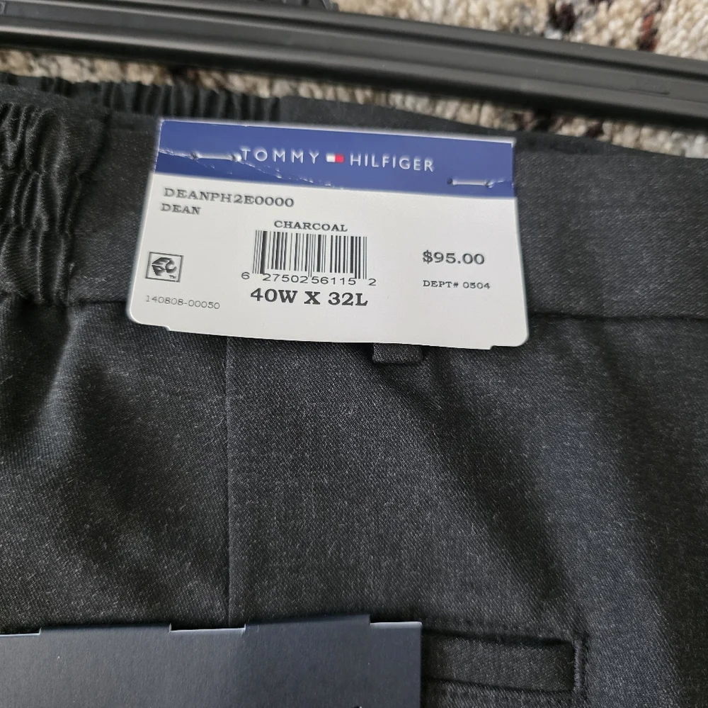 $95 Tommy Hilfiger Mens Pants 40Wx 32L Charcoal Modern Wrinkle Free NWT Career